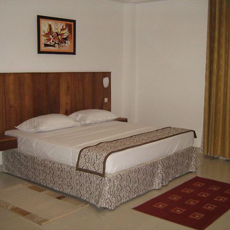 Rosalie'S Suites Lomé Exteriör bild