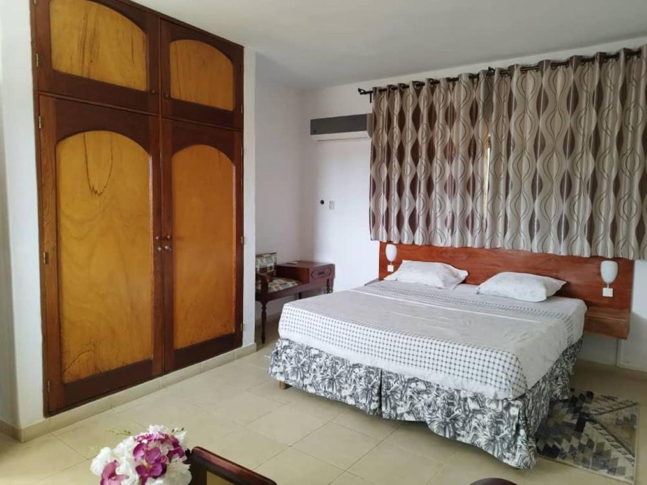 Rosalie'S Suites Lomé Exteriör bild