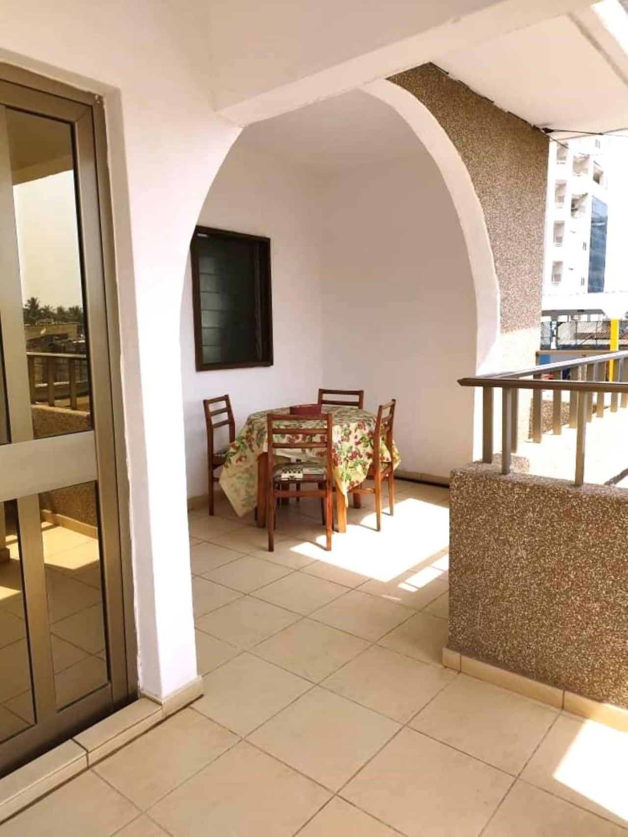 Rosalie'S Suites Lomé Exteriör bild