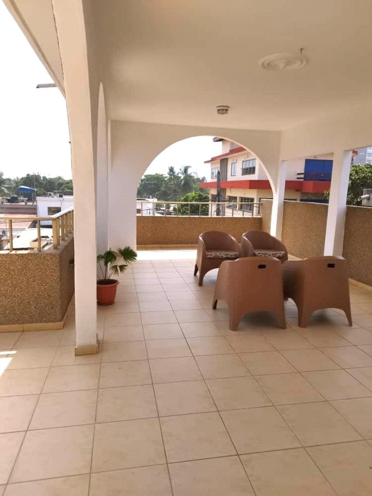 Rosalie'S Suites Lomé Exteriör bild