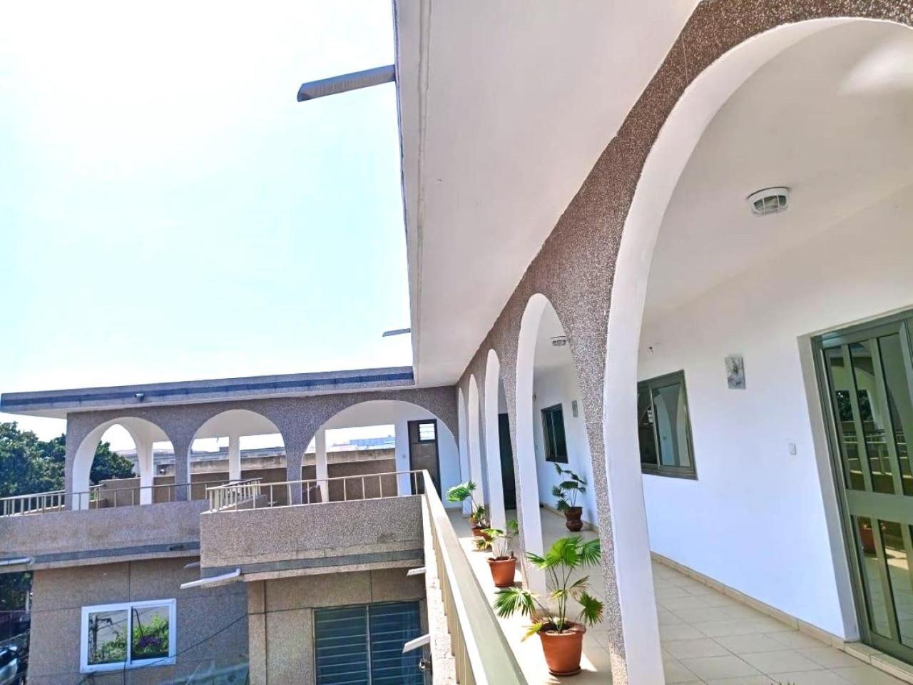 Rosalie'S Suites Lomé Exteriör bild